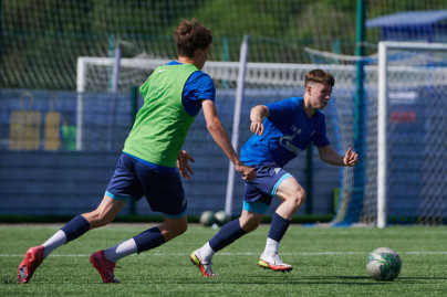 Тренировка юношеской команды «Зенит» U-17 перед матчем с «Акроном» U-17