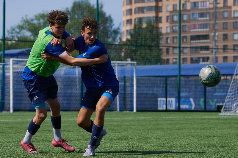 Тренировка юношеской команды «Зенит» U-17 перед матчем с «Акроном» U-17