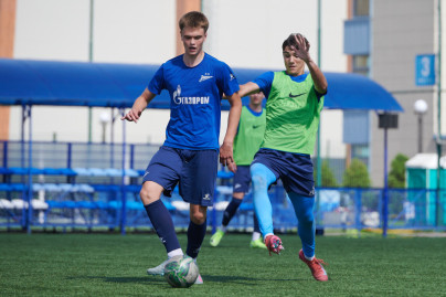 Тренировка юношеской команды «Зенит» U-17 перед матчем с «Акроном» U-17