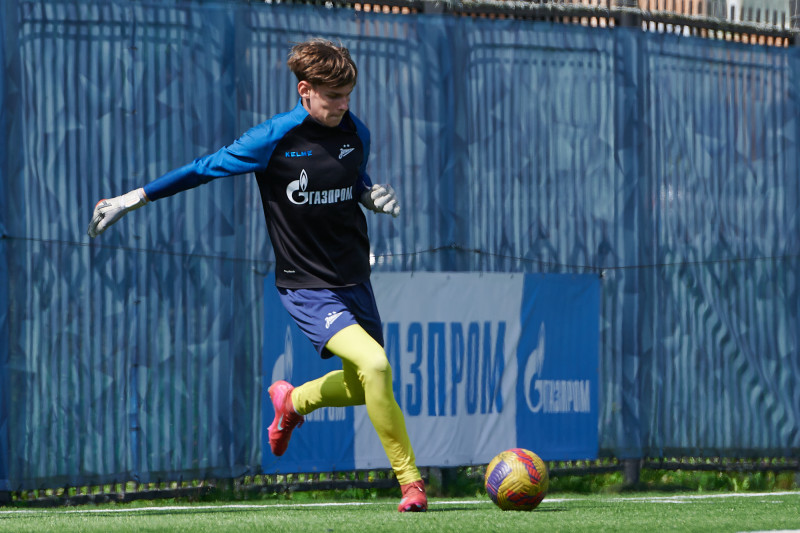 Тренировка юношеской команды «Зенит» U-16 перед матчем с «Акроном» U-16