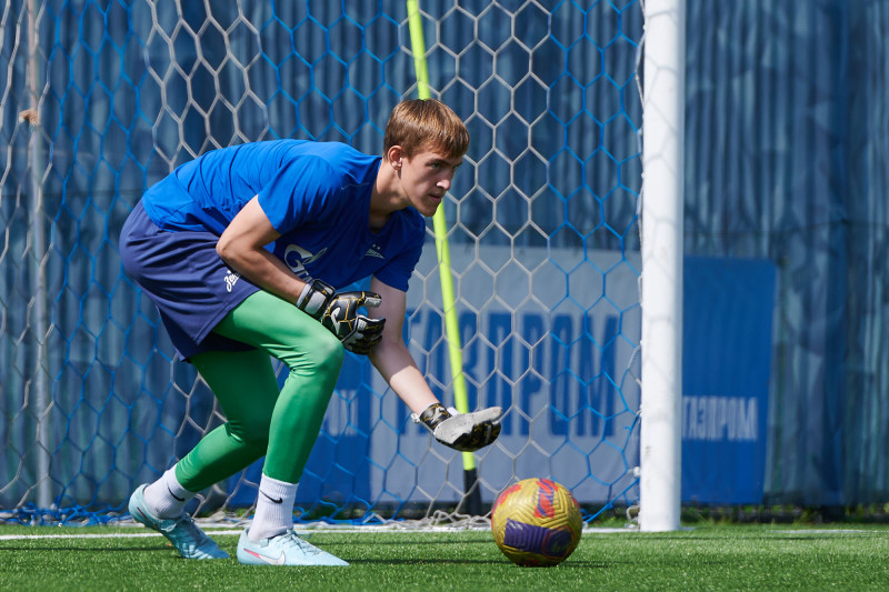 Тренировка юношеской команды «Зенит» U-16 перед матчем с «Акроном» U-16