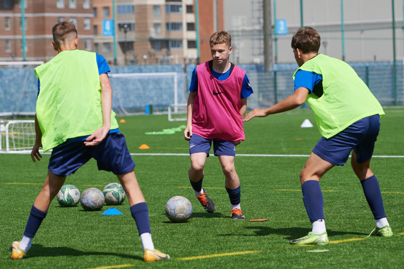 Тренировка юношеской команды «Зенит» U-16 перед матчем с «Акроном» U-16