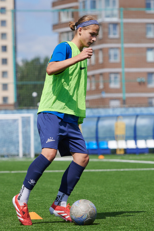 Тренировка юношеской команды «Зенит» U-16 перед матчем с «Акроном» U-16