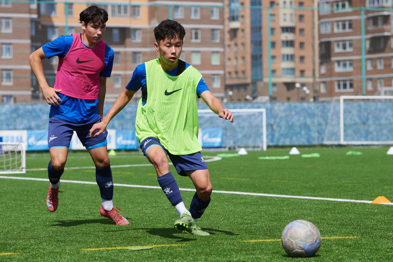 Тренировка юношеской команды «Зенит» U-16 перед матчем с «Акроном» U-16