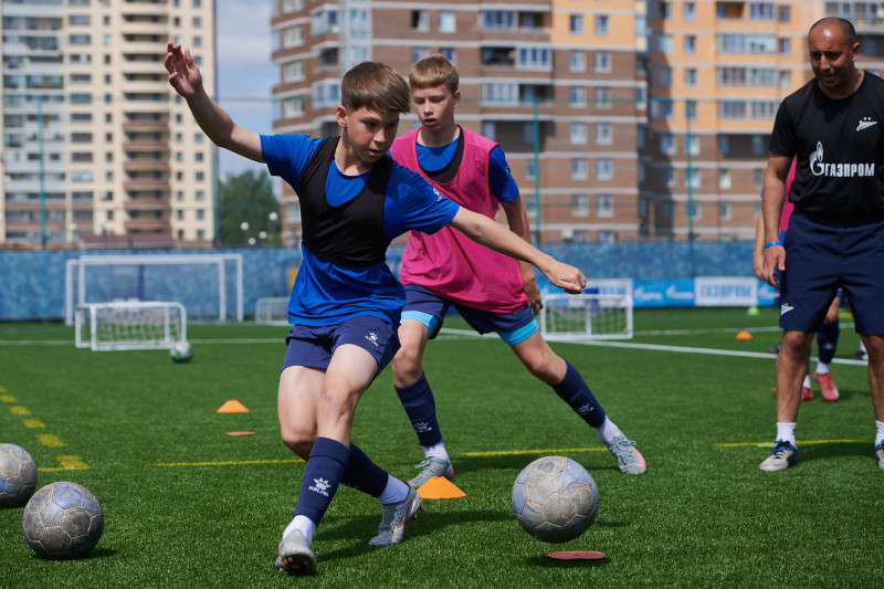 Тренировка юношеской команды «Зенит» U-16 перед матчем с «Акроном» U-16