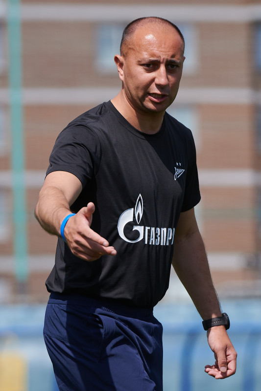 Тренировка юношеской команды «Зенит» U-16 перед матчем с «Акроном» U-16