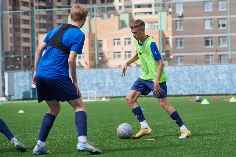 Тренировка юношеской команды «Зенит» U-16 перед матчем с «Акроном» U-16