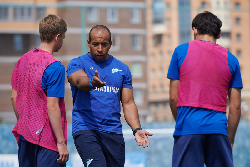 Тренировка юношеской команды «Зенит» U-16 перед матчем с «Акроном» U-16