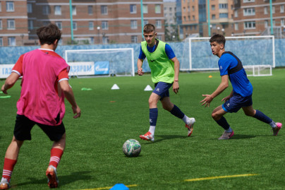 Тренировка юношеской команды «Зенит» U-16 перед матчем с «Акроном» U-16