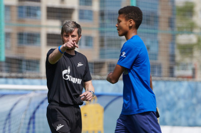 Тренировка юношеской команды «Зенит» U-16 перед матчем с «Акроном» U-16