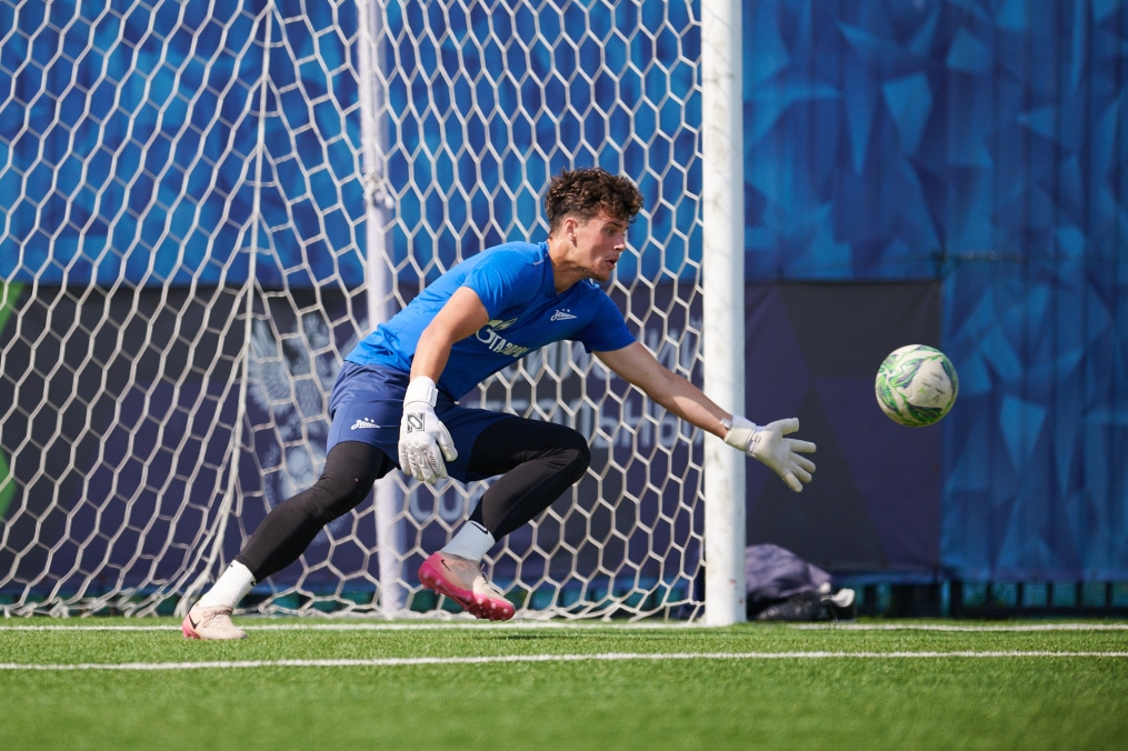 Тренировка «Зенита» U-17 перед матчем с «Мастер-Сатурном» U-17