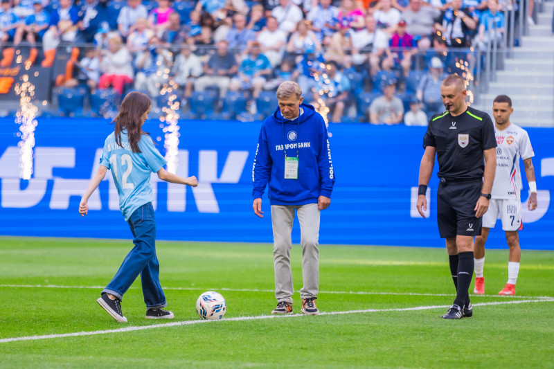 Символический удар Горшкова и Шкляровой перед матчем Мир Российская Премьер-Лига 2025/26, «Зенит» — ЦСКА