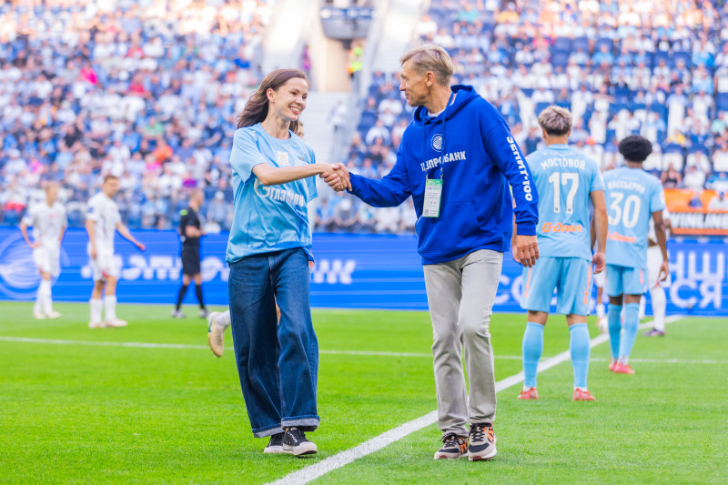 Символический удар Горшкова и Шкляровой перед матчем Мир Российская Премьер-Лига 2025/26, «Зенит» — ЦСКА