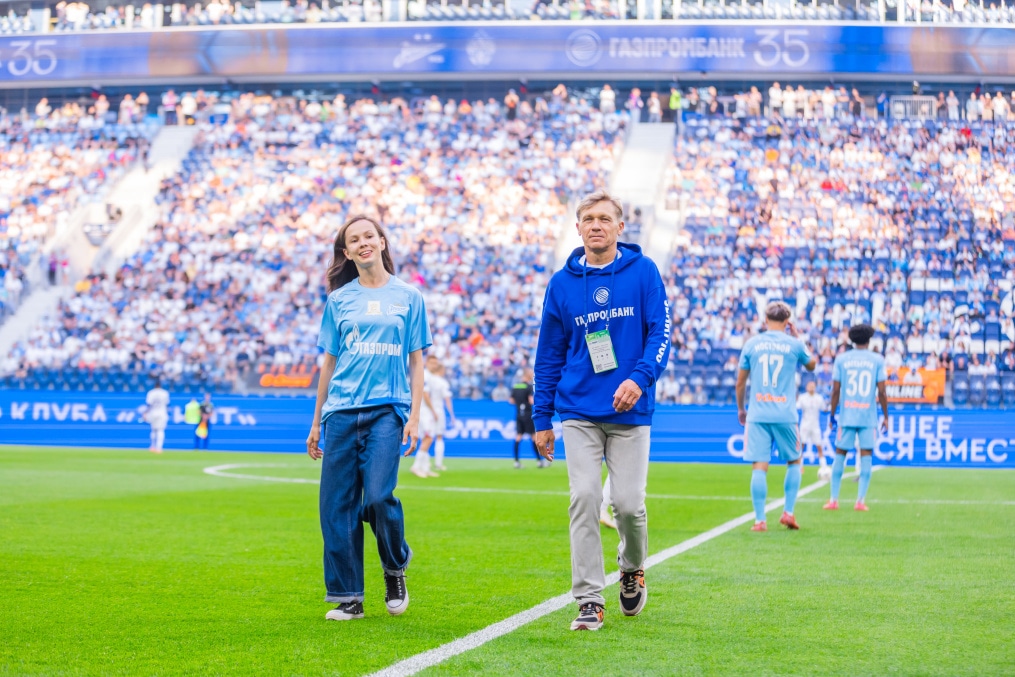 Символический удар Горшкова и Шкляровой перед матчем Мир Российская Премьер-Лига 2025/26, «Зенит» — ЦСКА