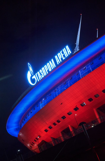 День Государственного флага России: Лахта Центр и Газпром Арена подсвечены в триколор