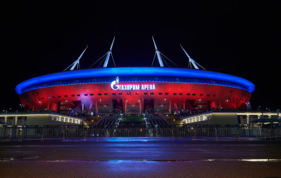 День Государственного флага России: Лахта Центр и Газпром Арена подсвечены в триколор