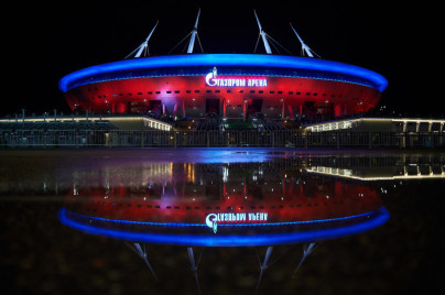 День Государственного флага России: Лахта Центр и Газпром Арена подсвечены в триколор