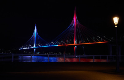 День Государственного флага России: Лахта Центр и Газпром Арена подсвечены в триколор