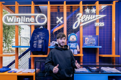 Роман Вега в Севкабель Порту: экскурсия по выставке и автограф-сессия