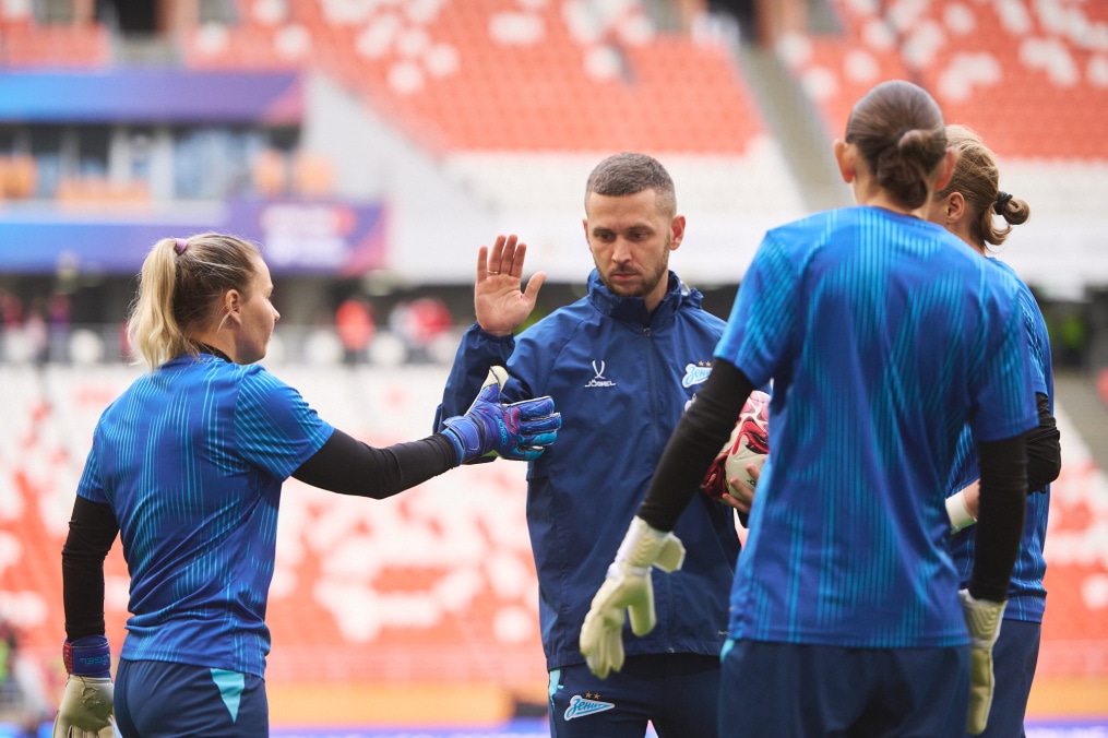 Разминка женской футбольной команды «Зенит» перед финалом Кубка России 2025