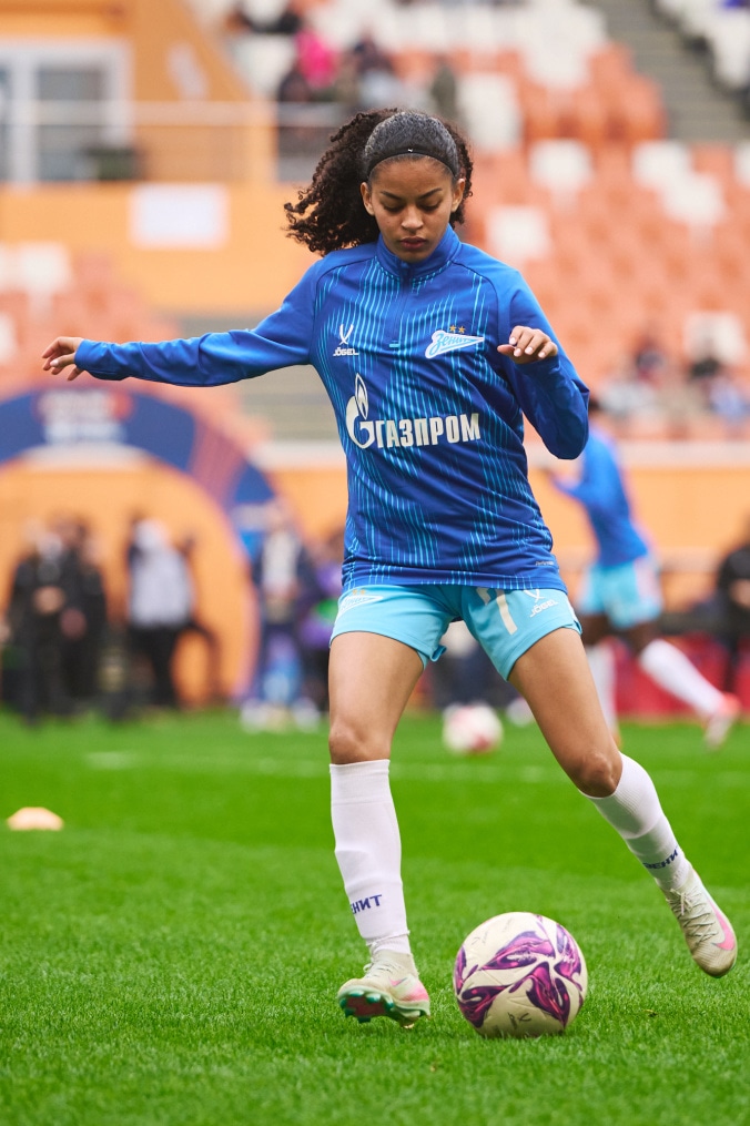 Разминка женской футбольной команды «Зенит» перед финалом Кубка России 2025