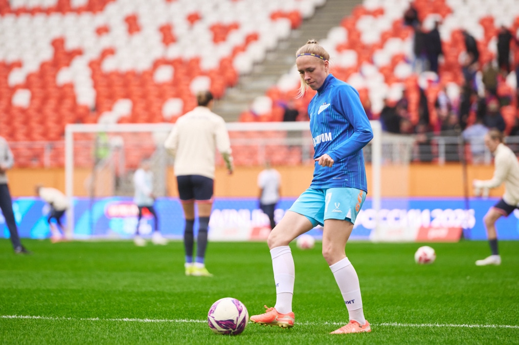 Разминка женской футбольной команды «Зенит» перед финалом Кубка России 2025