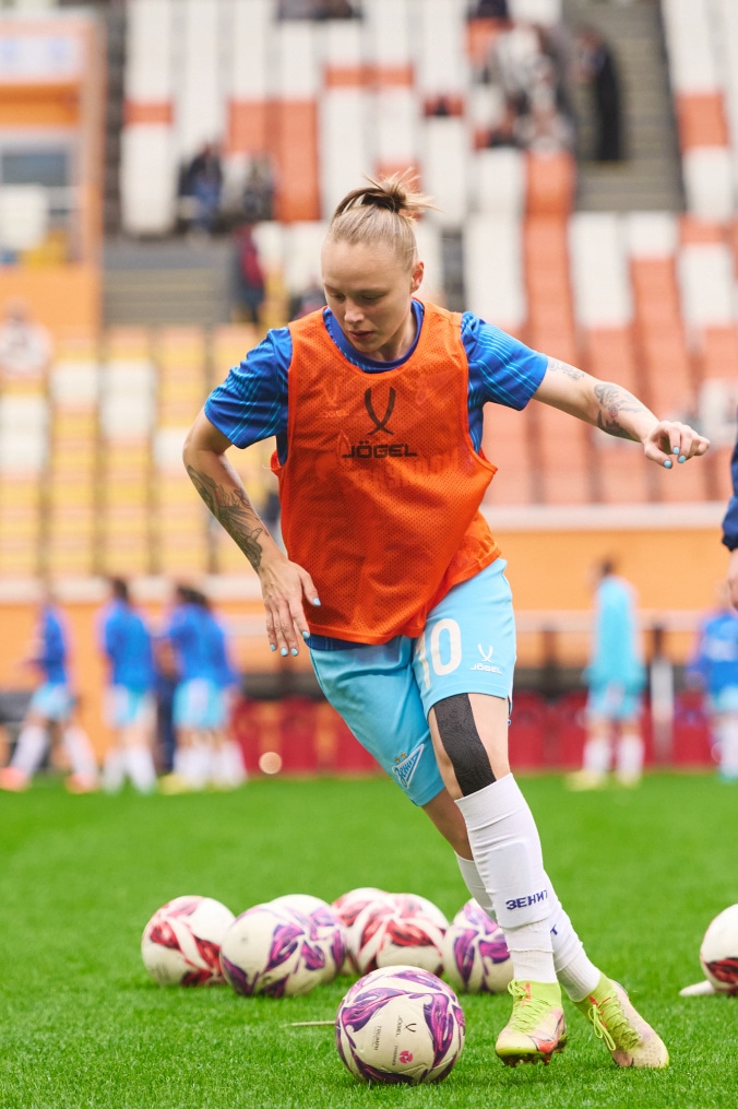 Разминка женской футбольной команды «Зенит» перед финалом Кубка России 2025