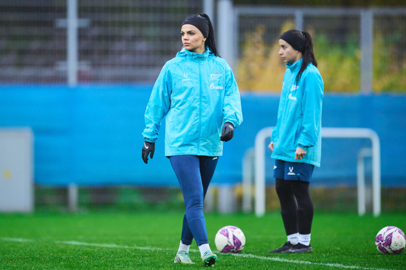 Тренировка женской команды перед матчем со «Звездой-2005»