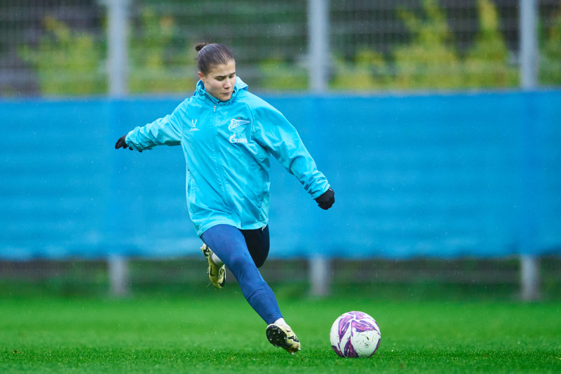 Тренировка женской команды перед матчем со «Звездой-2005»