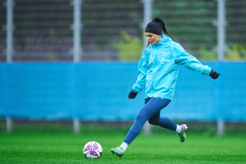 Тренировка женской команды перед матчем со «Звездой-2005»