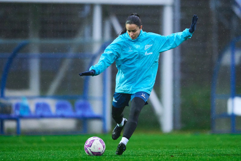 Тренировка женской команды перед матчем со «Звездой-2005»