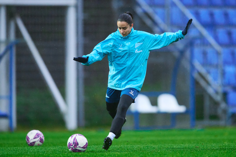 Тренировка женской команды перед матчем со «Звездой-2005»