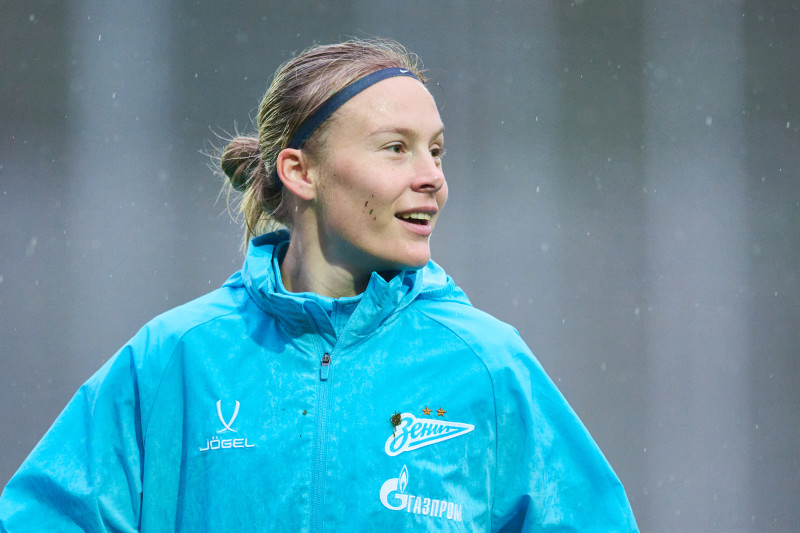 Тренировка женской команды перед матчем со «Звездой-2005»