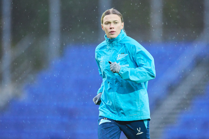 Тренировка женской команды перед матчем со «Звездой-2005»