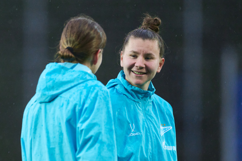 Тренировка женской команды перед матчем со «Звездой-2005»