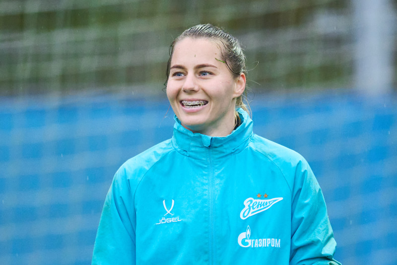 Тренировка женской команды перед матчем со «Звездой-2005»