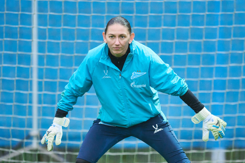 Тренировка женской команды перед матчем со «Звездой-2005»