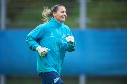 Тренировка женской команды перед матчем со «Звездой-2005»