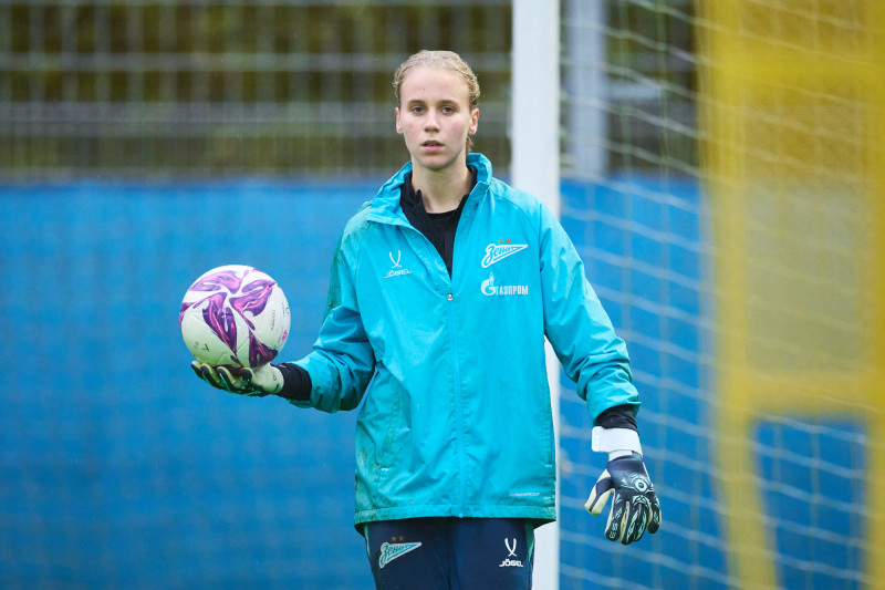 Тренировка женской команды перед матчем со «Звездой-2005»