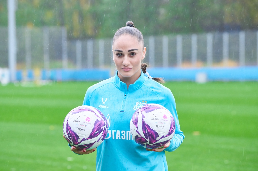 Тренировка женской команды перед матчем со «Звездой-2005»