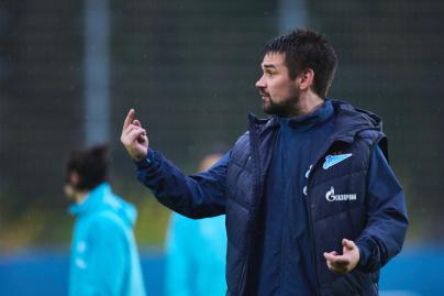 Тренировка женской команды перед матчем со «Звездой-2005»