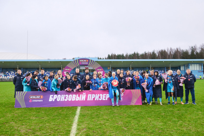 Церемония награждения женской команды «Зенит» бронзовыми медалями Суперлиги-2025