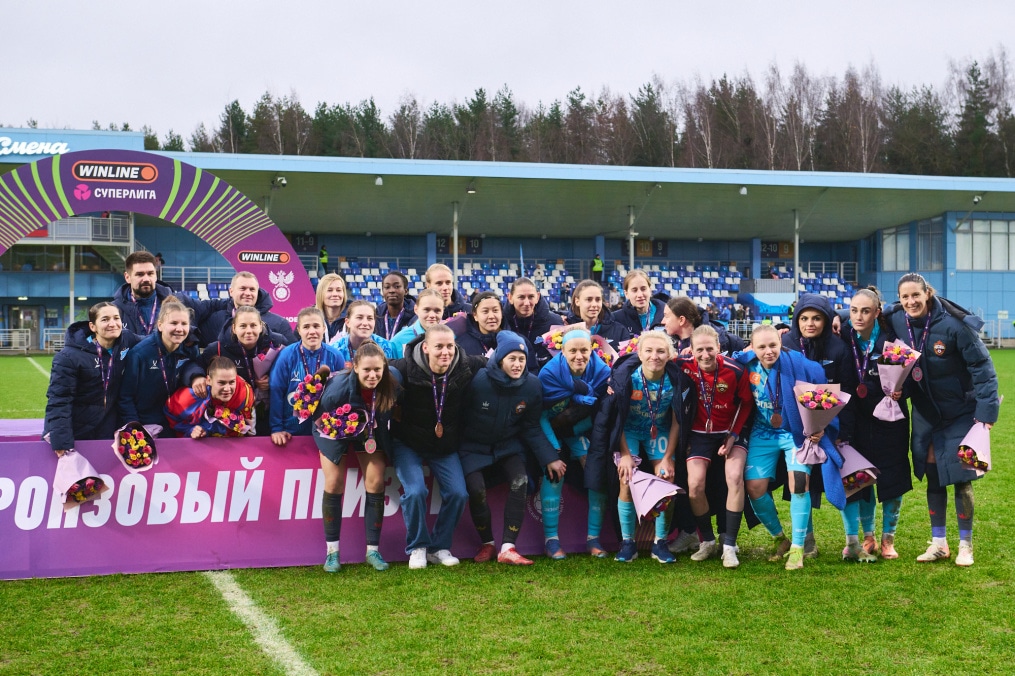 Церемония награждения женской команды «Зенит» бронзовыми медалями Суперлиги-2025