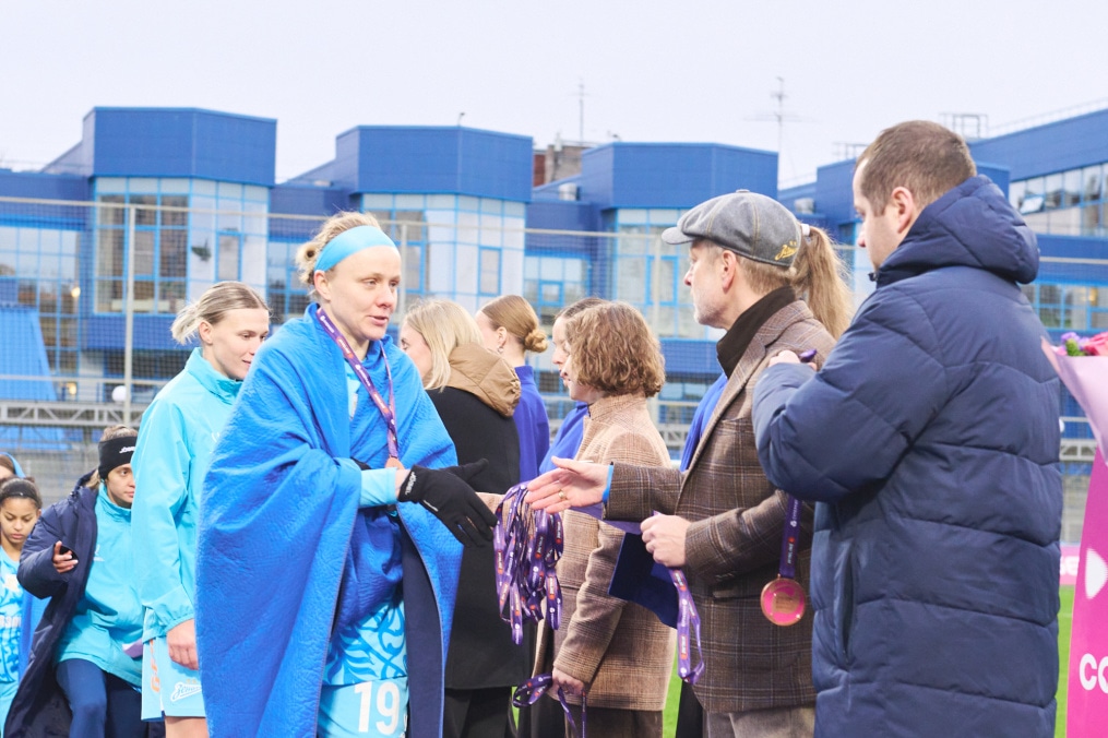 Церемония награждения женской команды «Зенит» бронзовыми медалями Суперлиги-2025