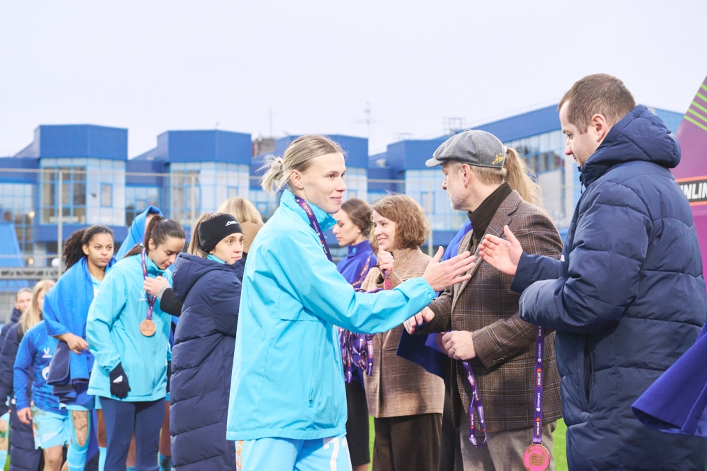 Церемония награждения женской команды «Зенит» бронзовыми медалями Суперлиги-2025