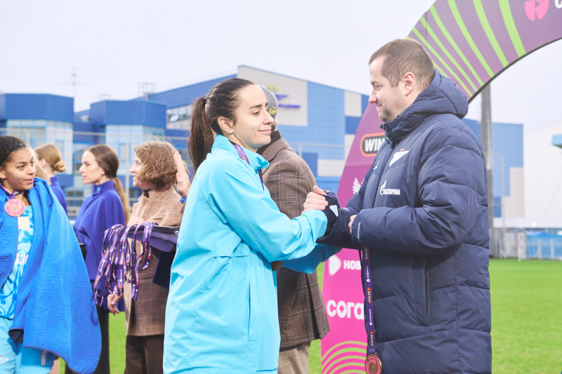 Церемония награждения женской команды «Зенит» бронзовыми медалями Суперлиги-2025