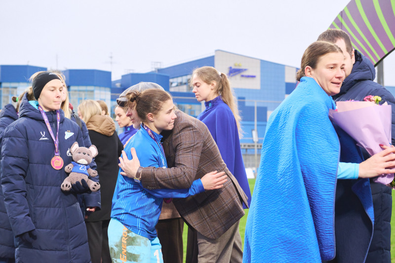 Церемония награждения женской команды «Зенит» бронзовыми медалями Суперлиги-2025