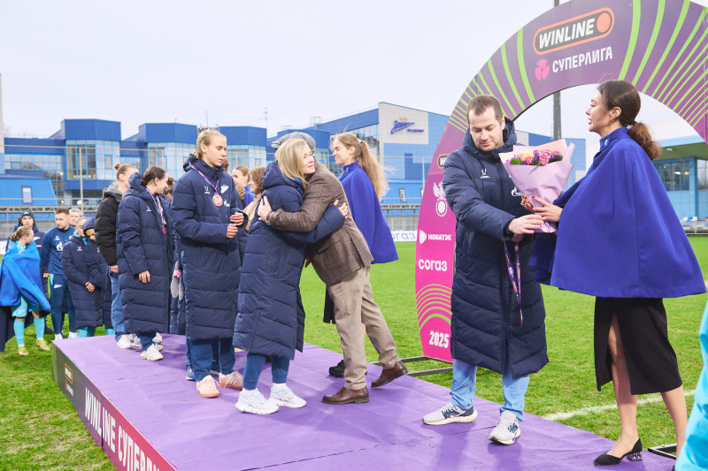 Церемония награждения женской команды «Зенит» бронзовыми медалями Суперлиги-2025