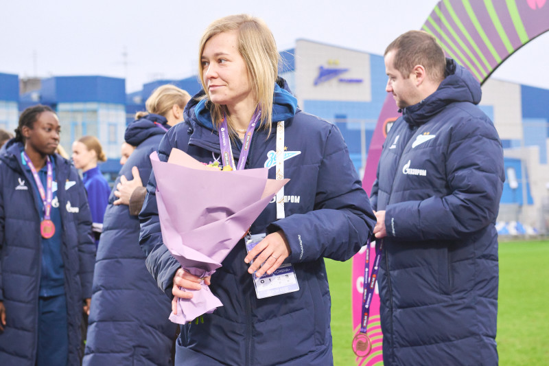 Церемония награждения женской команды «Зенит» бронзовыми медалями Суперлиги-2025