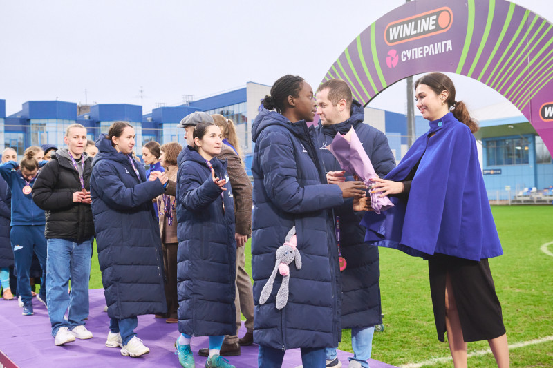 Церемония награждения женской команды «Зенит» бронзовыми медалями Суперлиги-2025